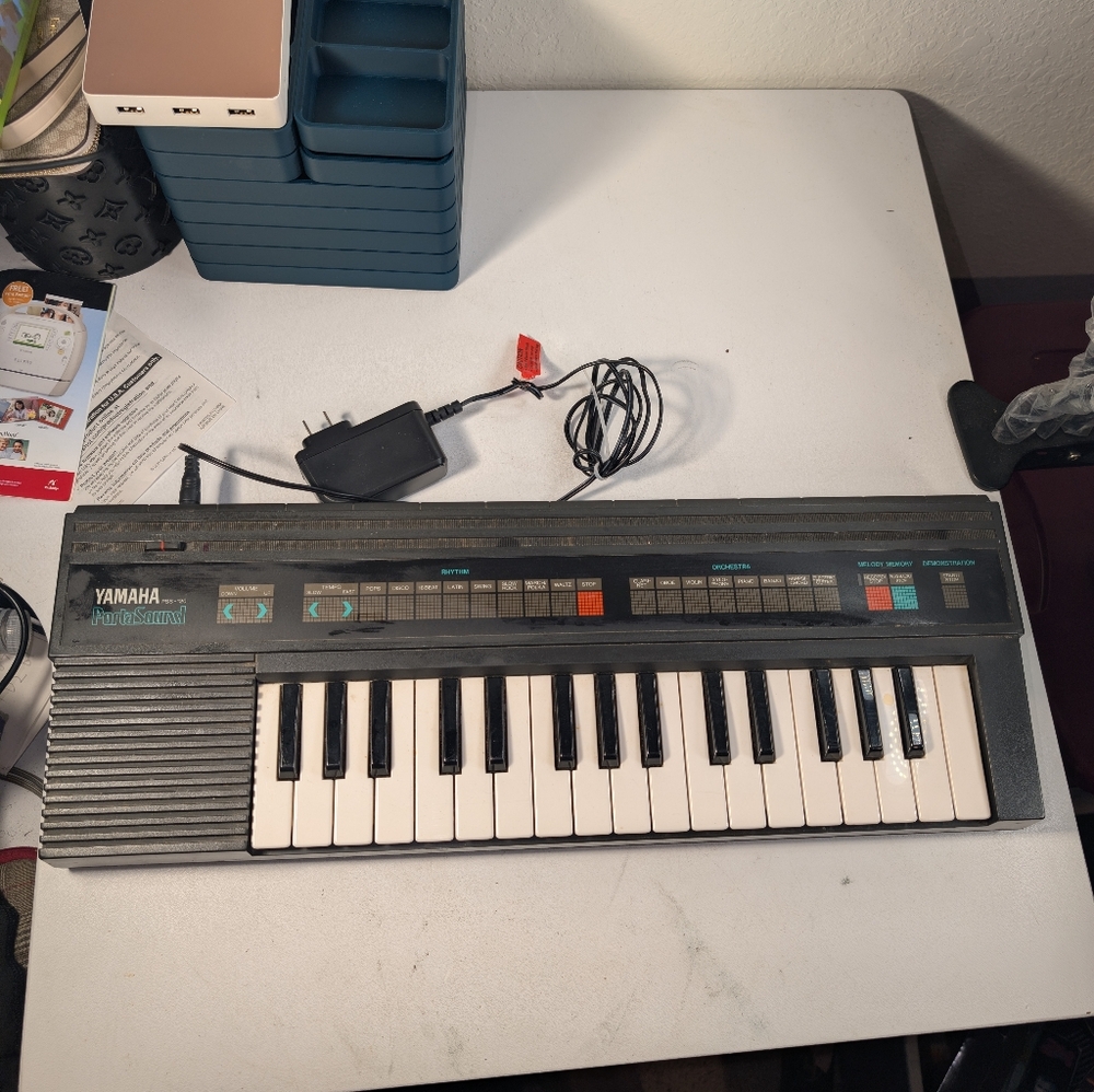 Yamaha PortaSound Electronic Keyboard Piano PSS-120 Instrument 32 Key